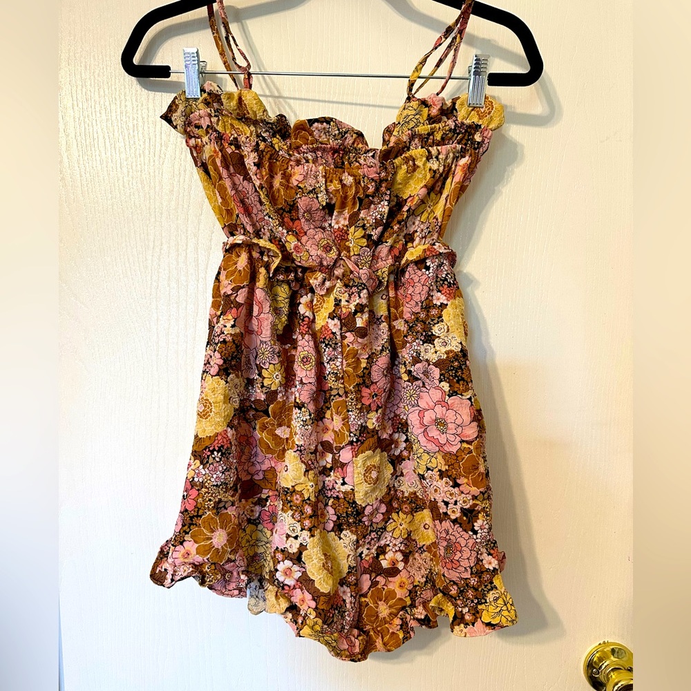 Forever 21 floral shorts romper with ruffled hem and pockets. Size medium